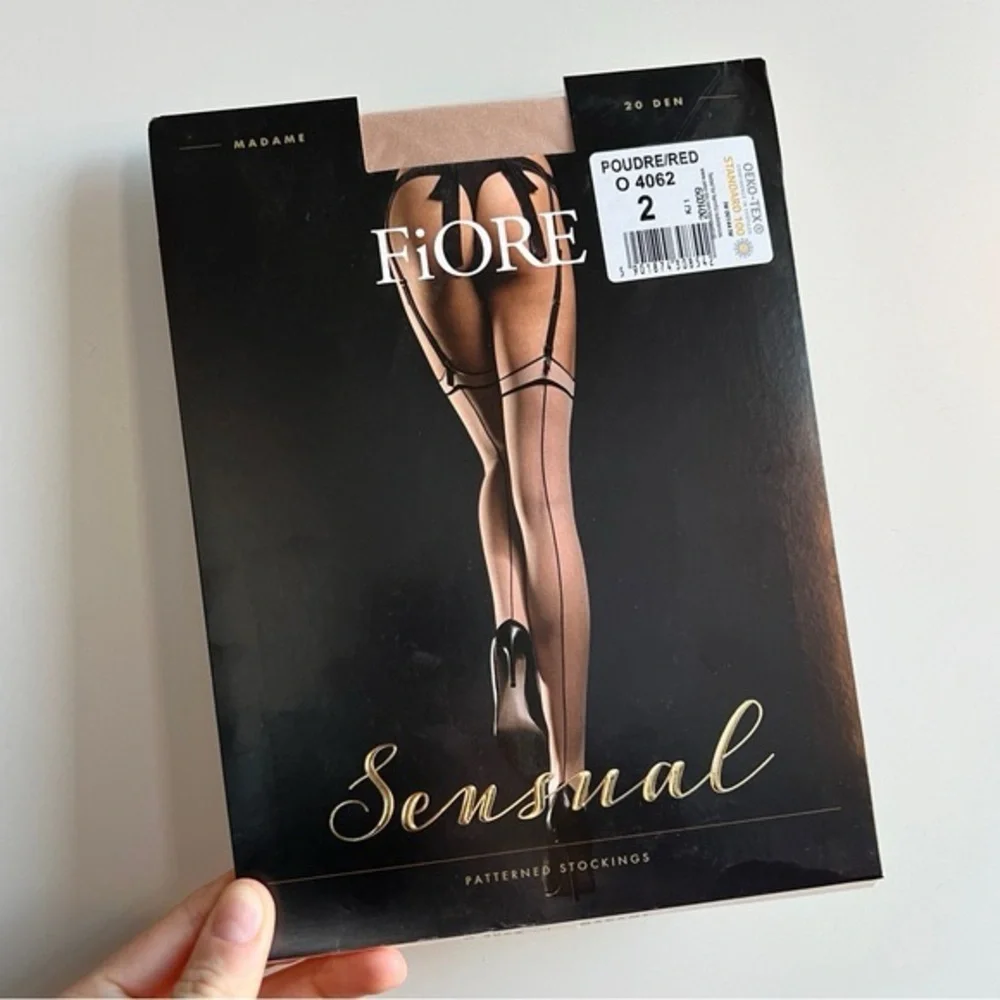 Fiore Empress Mimi nude beige thigh high stockings with 50s Parisian red seam